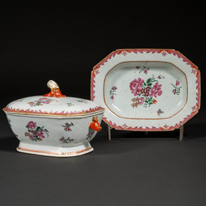 Tureen and tray in Chinese porcelain from the Quianlong period (1735-1795)
