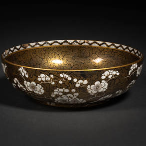 English Maling porcelain bowl with Japanese influence from the end of 1900.
