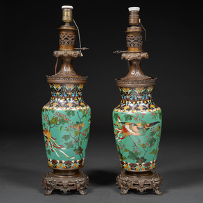 Pareja de lámparas en esmalte cloisoné y bronce. Siglo XIX