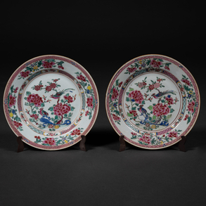 Pair of Chinese porcelain dishes in Indian company pink family, S. XVIII