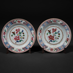 Pair of Chinese porcelain dishes in Indian company pink family, S. XVIII