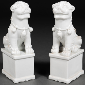 Pair of lions Foó in Bidasoa porcelain of the twentieth century