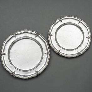 Set of two trays in Spanish silver and punched silver of the 20th century