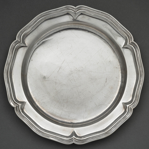Mitered oval tray in Spanish silver punched XX century