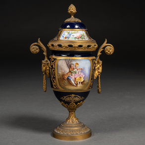Sévres style porcelain centerpiece with gilded bronze frame of the XIX century