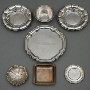 Lot consists of salvilla, two platters, three trays and a bowl in Spanish silver and punched twentieth century