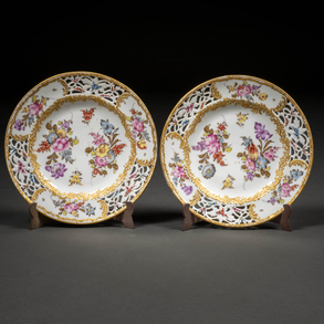 Pareja de platos en porcelana alemana del siglo XIX