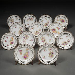 Conjunto de trece platos de merienda en porcelana alemana del siglo XIX-XX