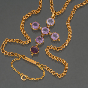 Link chain with cross pendant in 18 kt yellow gold and amethysts