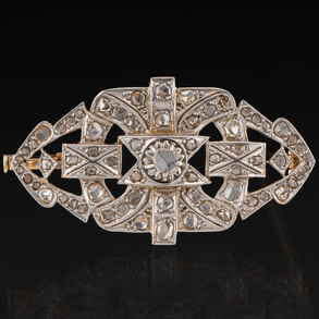 Antique brooch in 18kt yellow gold and platinum with rose cut brilliants.