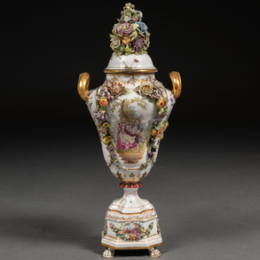 Vase in German porcelain of the nineteenth century.