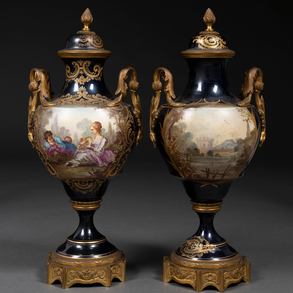Pareja de jarrones en porcelana Sévres con montura en bronce del siglo XIX