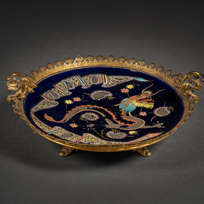 Center in cobalt blue porcelain decorated with imperial dragon and gilded bronze frame of the twentieth century.