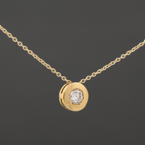 Chain with pendant in 18kt yellow gold with brilliant cut diamond pendant in chaton.