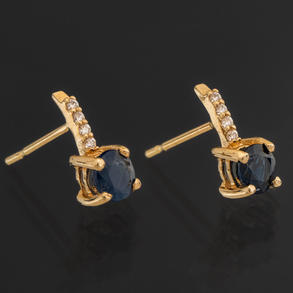 Pair of earrings in 18kt yellow gold with sapphire and diamonds.