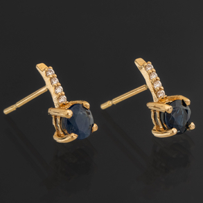 Pareja de pendientes en oro amarillo de 18kt con zafito y brillantes.