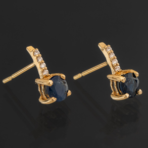 Pareja de pendientes en oro amarillo de 18kt con zafito y brillantes.