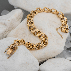 Double link bracelet in 18kt yellow gold.