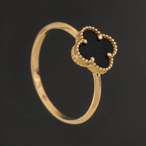 Anillo estilo Van Cleef en oro amarillo de 18kt y ónix negro.