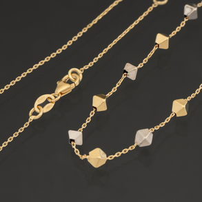 Chain with alternating cubes in 18kt yellow gold.