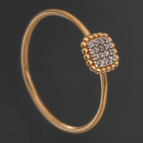 Ring in 18kt yellow gold with brilliant pavé.