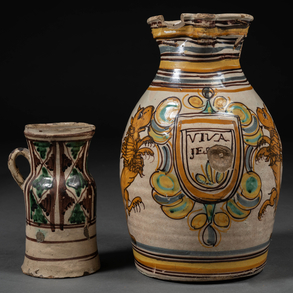 Conjunto de jarra en cerámica de villafeliche del siglo XVIII y jarra de mayor tamaño en cerámica de Puente del Arzobispo h. 1800