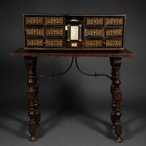 Walnut wood chest with inlaid bone from the XVII century.
