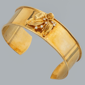 18kt yellow gold wide bracelet.