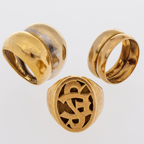 Set of three rings in 18kt yellow gold.