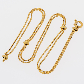 Two strand chain with knots in 18kt yellow gold.