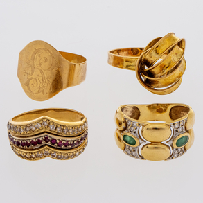 Conjunto de cuatro anillos en oro amarillo de 18 Kt.