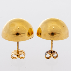 Pair of hemispherical earrings in 18kt yellow gold.