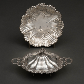 Set of legumbrera and gallonada tray in Spanish silver and punched twentieth century.