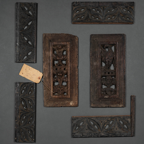 Set of six panels in carved wood with geometric and openwork decoration with acandelieri decoration of the sixteenth century.