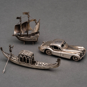 Set of gondola, classic car and miniature caravel in Spanish silver and punched of the twentieth century.