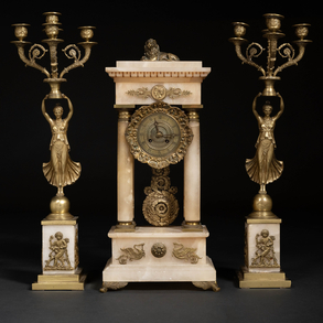 French Napoleon III table clock with four-light candelabra garnish in white alabaster and gilded bronze from the 19th century.