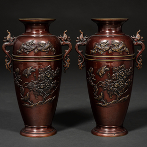 Pair of Japanese vases in bronze with reddish patina of the twentieth century.