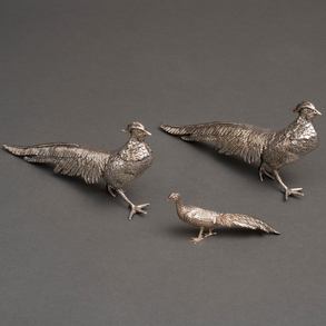Set of three pheasants in Spanish silver and punched silver of the 20th century