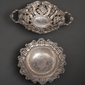 Set of two centerpieces in Spanish silver and punched twentieth century.
