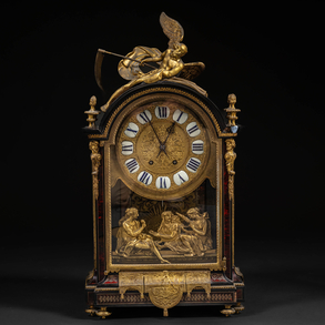 Louis XVI style clock in bronze with marquetry type boulle marquetry of tortoiseshell with applications in gilded bronze and brass inlay of the nineteenth century.