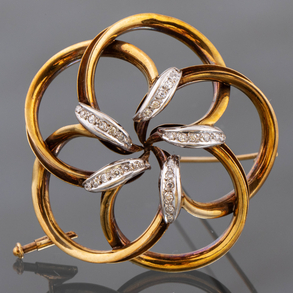 Polylobed brooch in 18kt. yellow gold and white gold with diamonds.