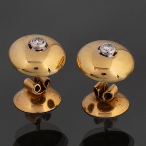 Pair of circular earrings in 18kt yellow gold with central brilliant of 0.10qt.