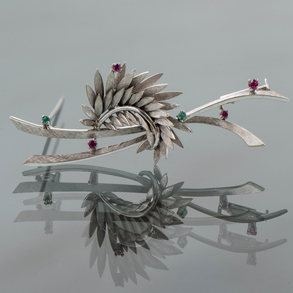 Herringbone leaf brooch in 18kt white gold with rubies and emerald.