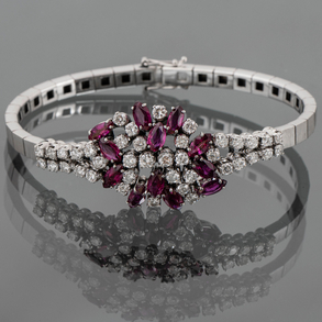 Elegant bracelet in 18kt white gold with diamonds and rubies.