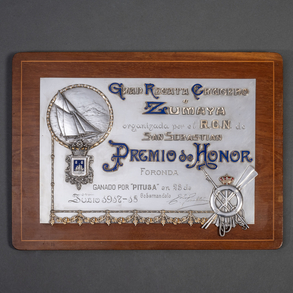 Commemorative plaque in silver and enamel of the award “Gran Regata crucero a Zumaya organized by the R.N.C.N of San Sebastián year 1917-1918.