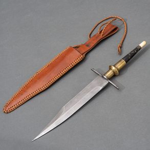 Taco knife with steel blade and hilt in brass, wood and bone. ca. 1800.