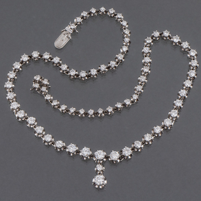 Necklace in 18kt white gold with diamonds.