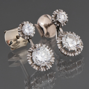 Pair of earrings in 18kt white gold with diamonds.