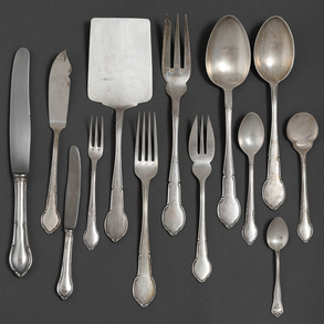Incomplete cutlery in Spanish silver and punched silver of the XX century.