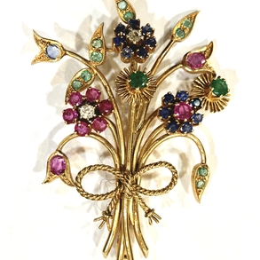 Brooch in the shape of a bouquet of flowers in 18kt yellow gold with brilliant, rubies, sapphires and emeralds.